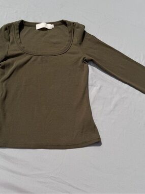 Women’s Scoop Neck Long Sleeve Top - Olive